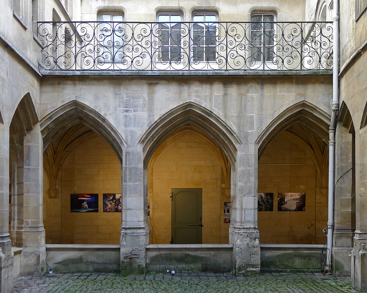 The surviving Billettes cloister in Paris