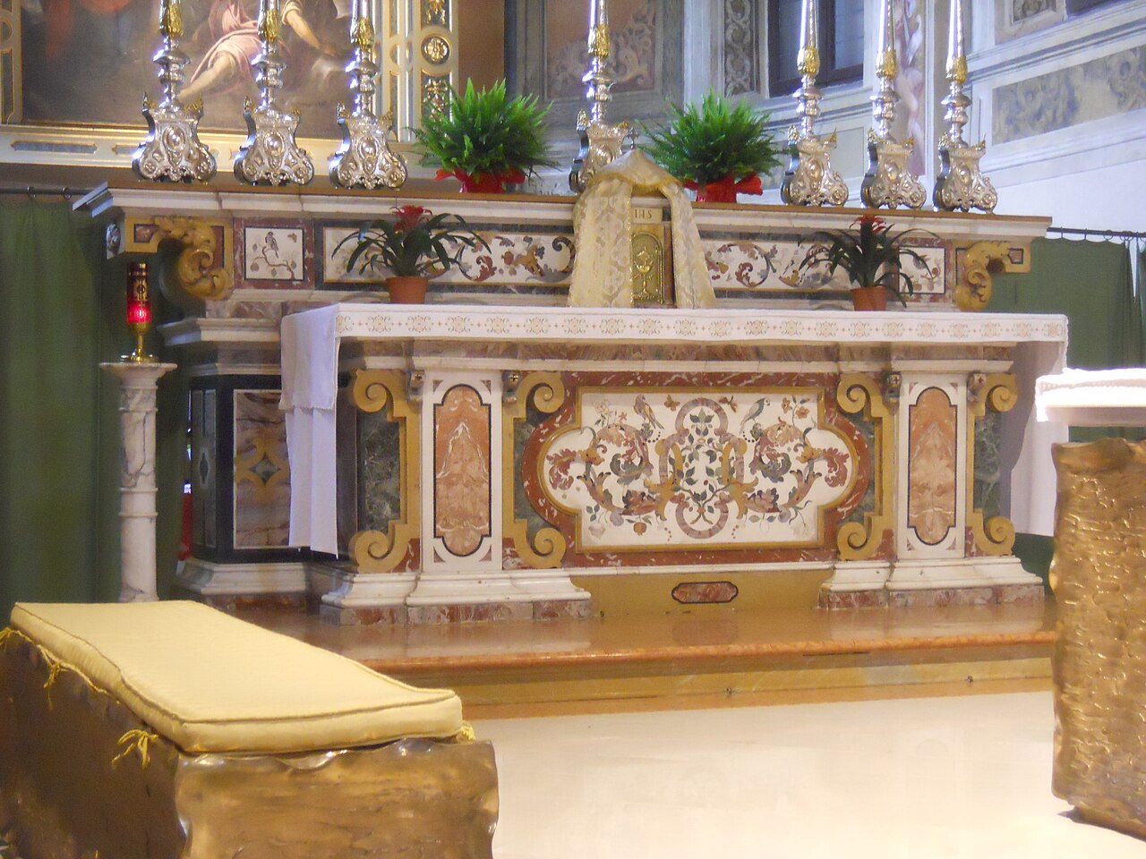 The altar inside Sant’Angela Merici in Brescia