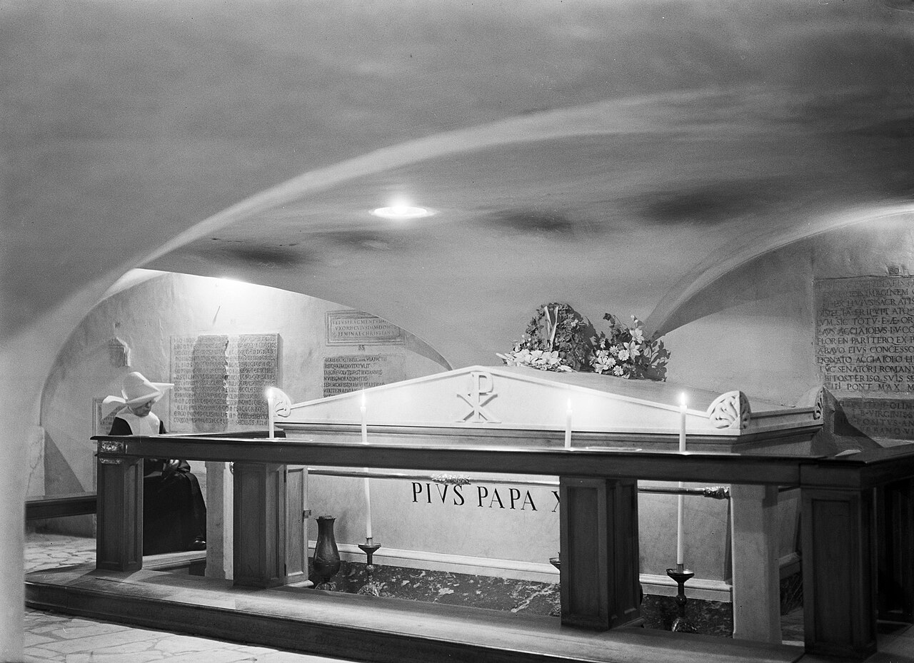 An archival photograph of Pius X’s former tomb in the grottoes beneath Saint Peter’s Basilica