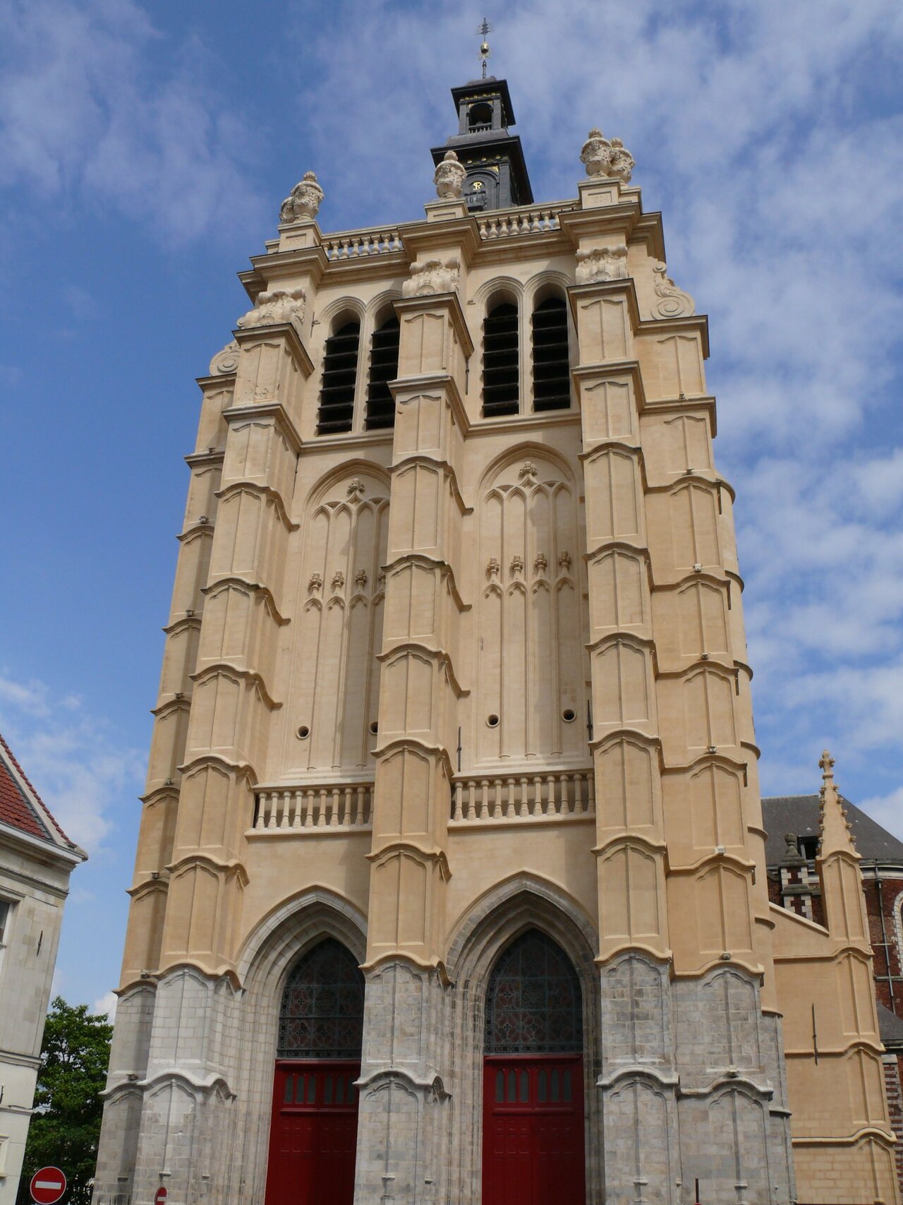 An additional view of the Collégiale Saint-Pierre in Douai
