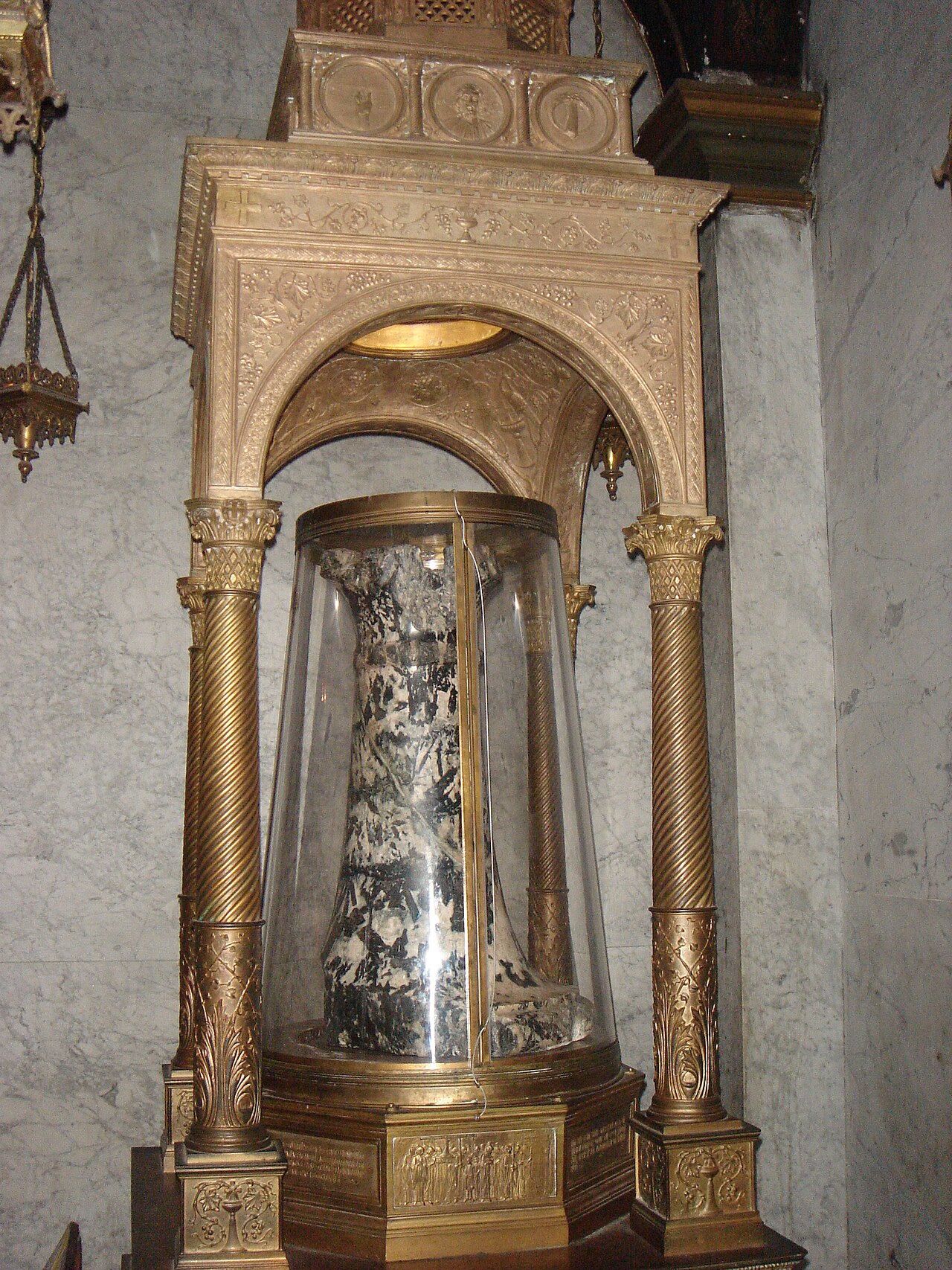 The column fragment displayed at Santa Prassede in Rome and traditionally associated with the Flagellation